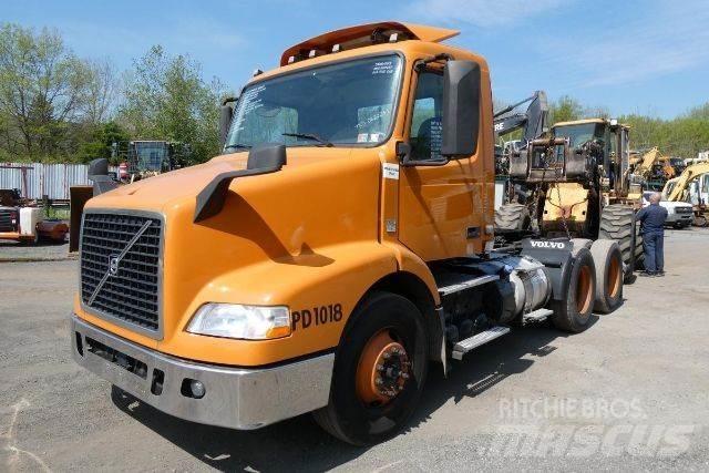 Volvo VNM64T Camion cabina sasiu