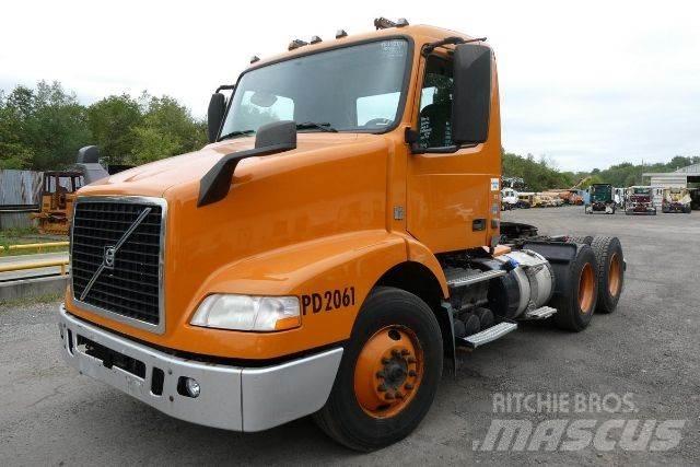 Volvo VNM64T Camion cabina sasiu