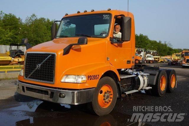 Volvo VNM64T Camion cabina sasiu