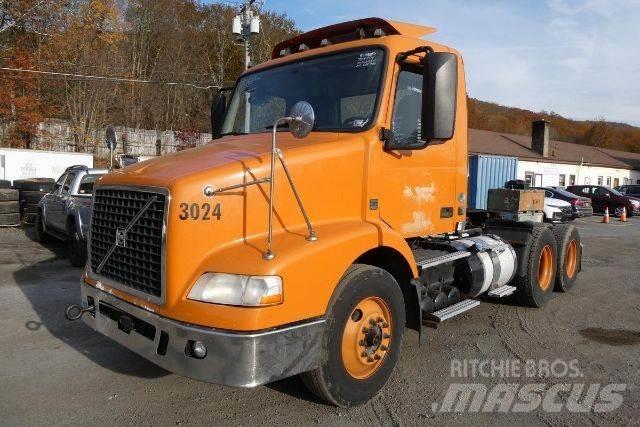 Volvo VNM64T Camion cabina sasiu