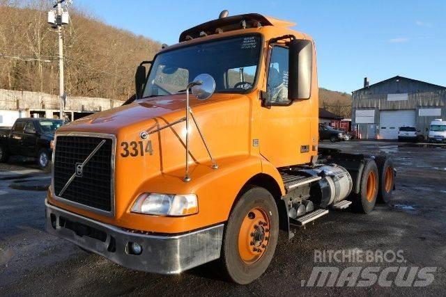 Volvo VNM64T Camion cabina sasiu
