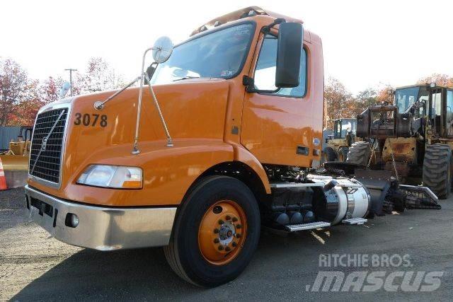 Volvo VNM64T Camion cabina sasiu