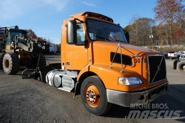 Volvo VNM64T Camion cabina sasiu