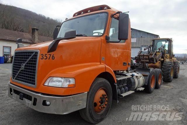 Volvo VNM64T Camion cabina sasiu