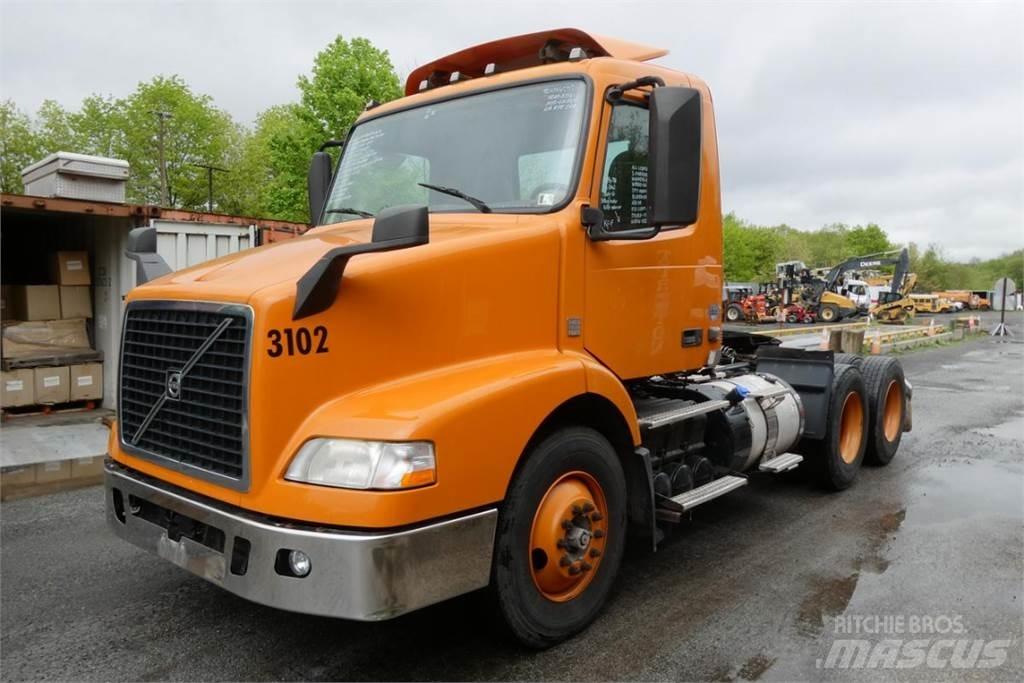 Volvo VNM64T Camion cabina sasiu