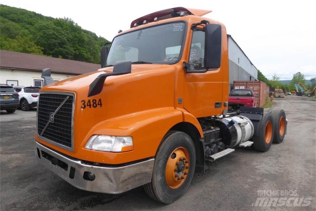 Volvo VNM64T Camion cabina sasiu