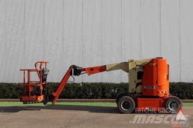 JLG E300AJP Nacele cu brat articulat