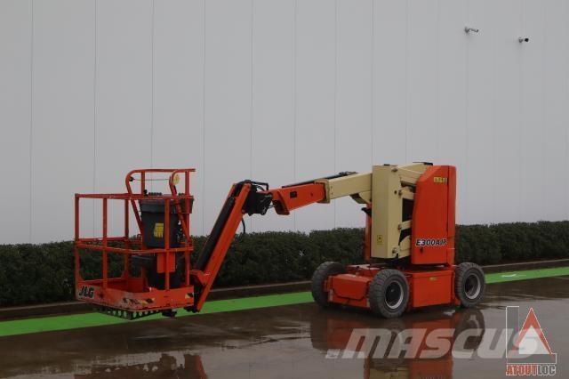 JLG E300AJP Nacele cu brat articulat