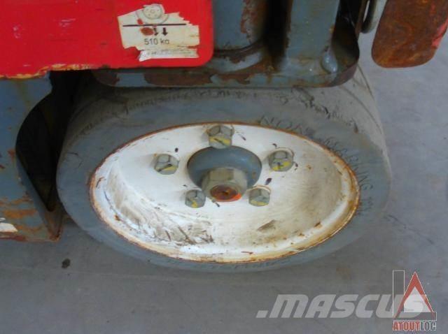 SkyJack SJ16 Nacele cu brat articulat
