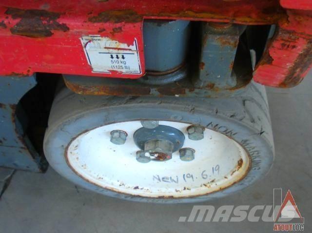 SkyJack SJ16 Nacele cu brat articulat