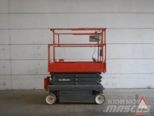 SkyJack SJ3219 Nacele cu brat articulat