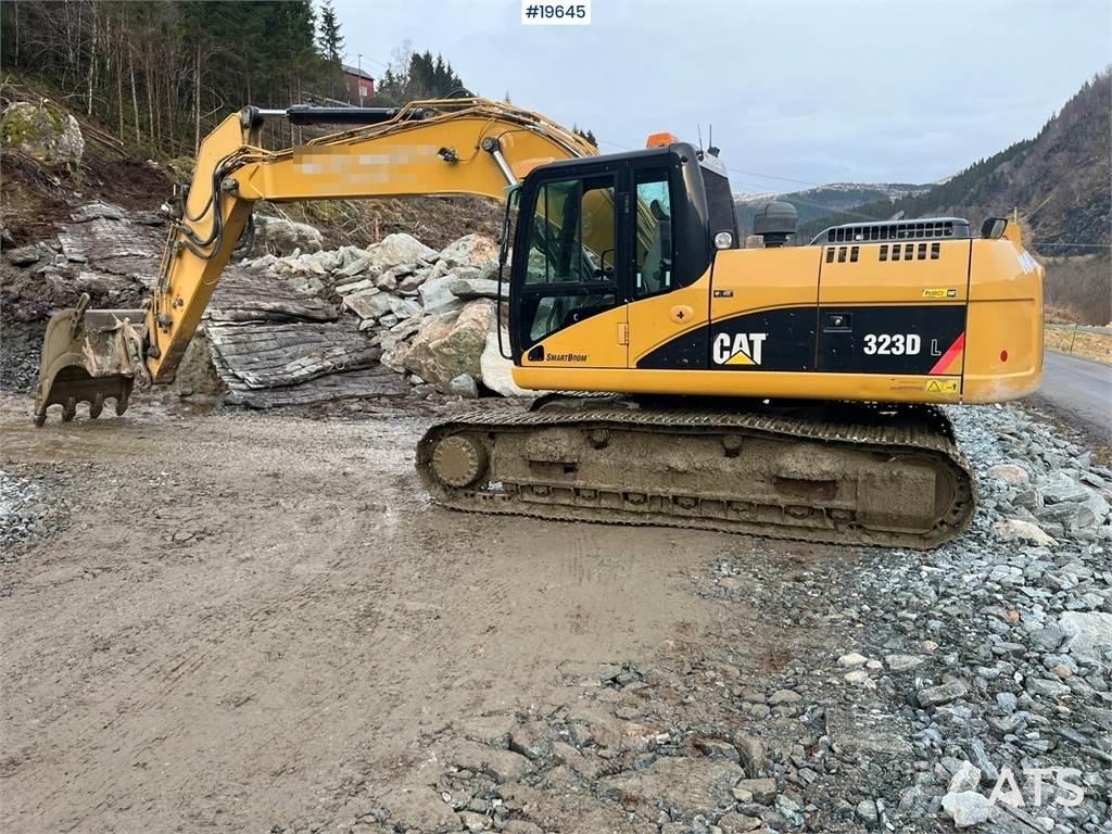 CAT 323D Excavatoare pe șenile
