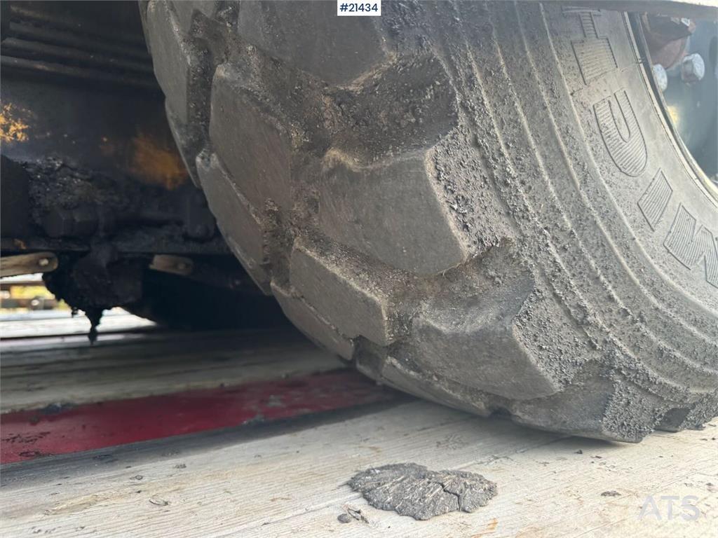 CAT AP 300 Pavatoare asfalt