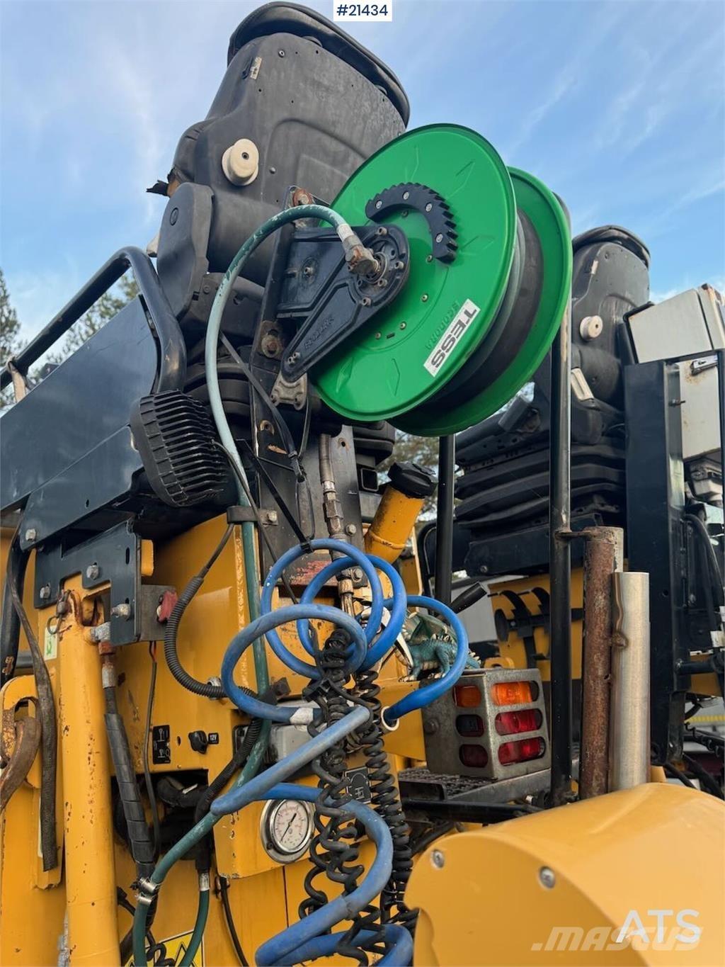 CAT AP 300 Pavatoare asfalt