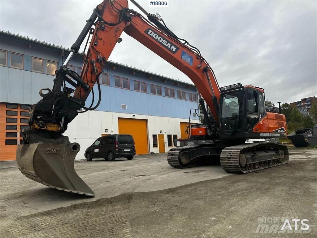 Doosan DX225LC Excavatoare pe șenile
