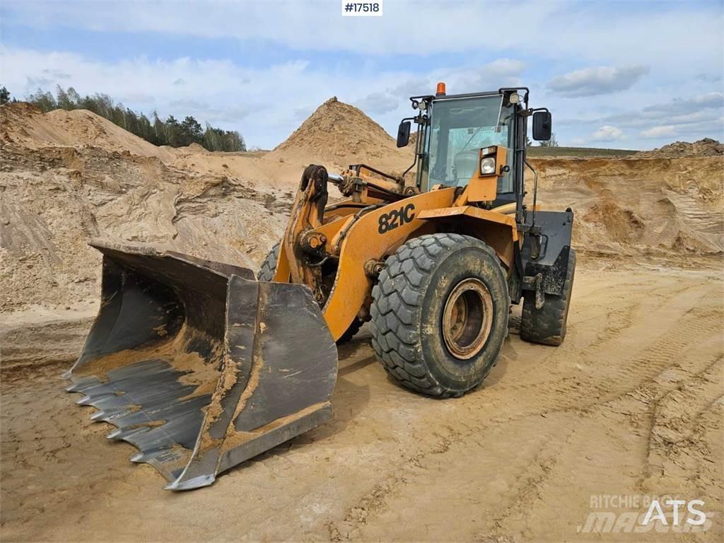 CASE 821C Incarcator pe pneuri