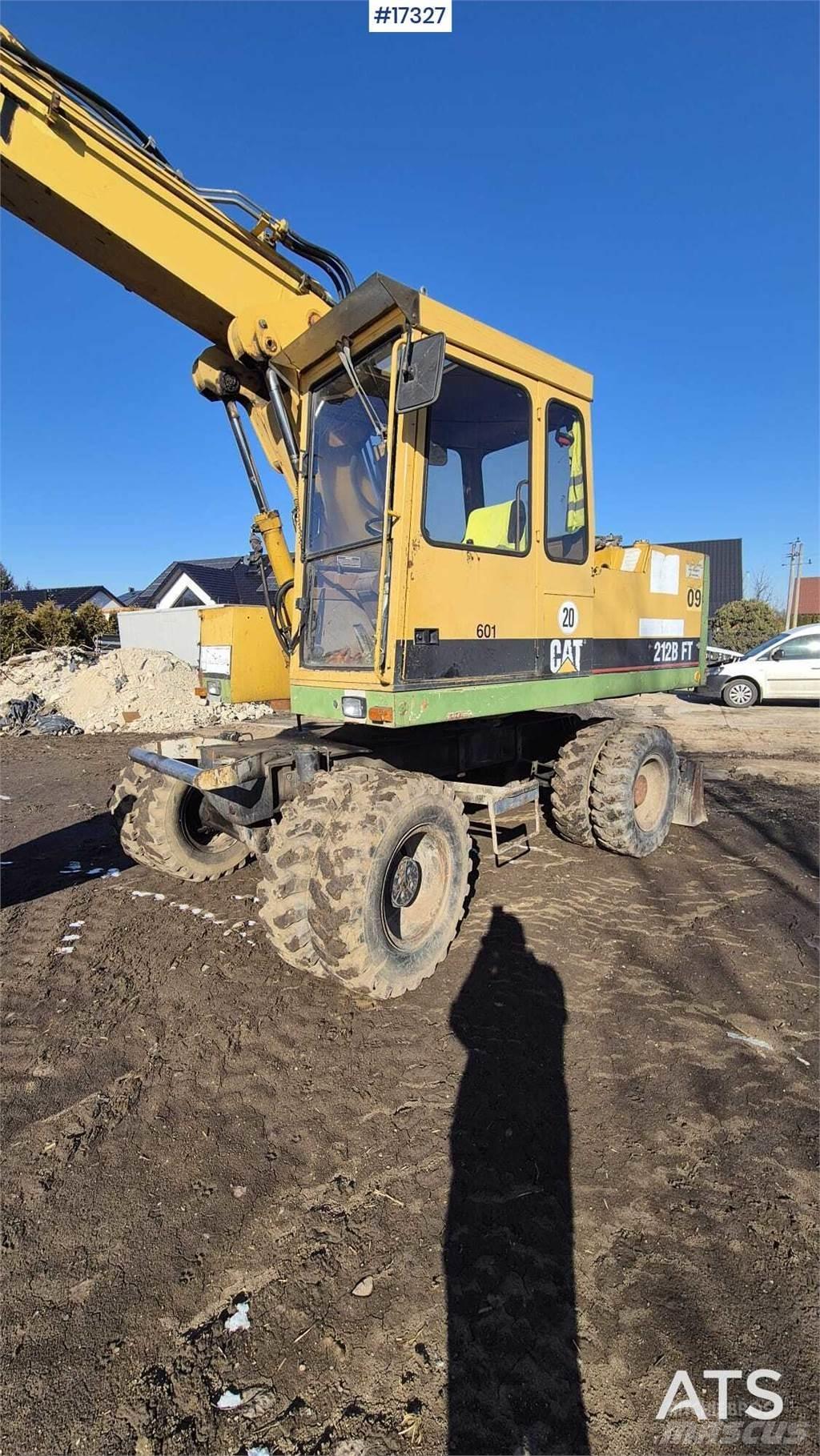 CAT 212BFT Excavatoare cu roti