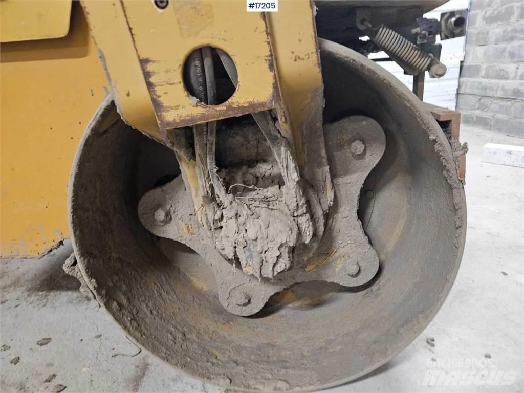 CAT CB24 Cilindri compactori dubli