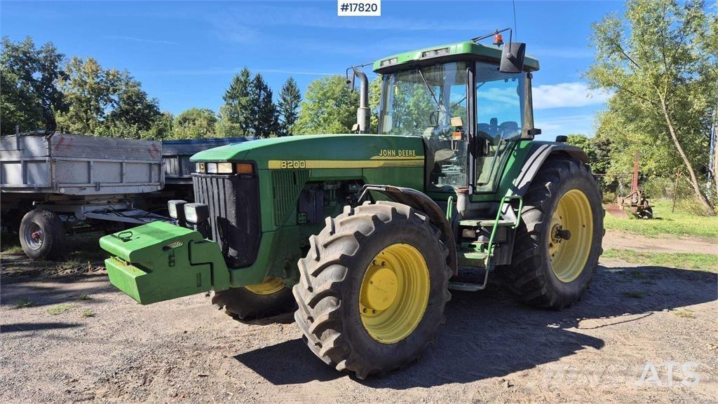 John Deere 8200 Tractoare