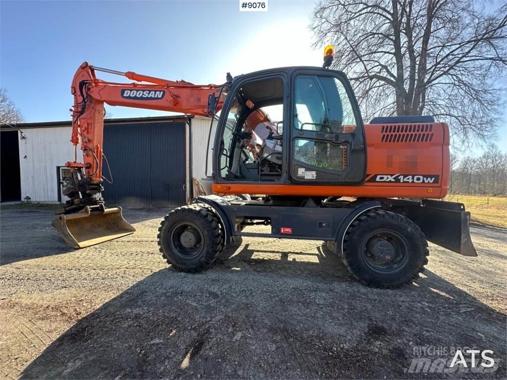 Doosan DX140W Excavatoare cu roti