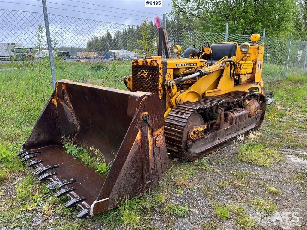 International L125 Buldozere pe senile