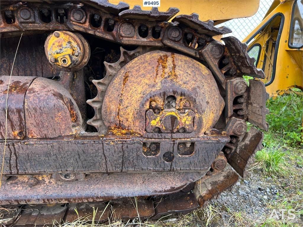 International L125 Buldozere pe senile