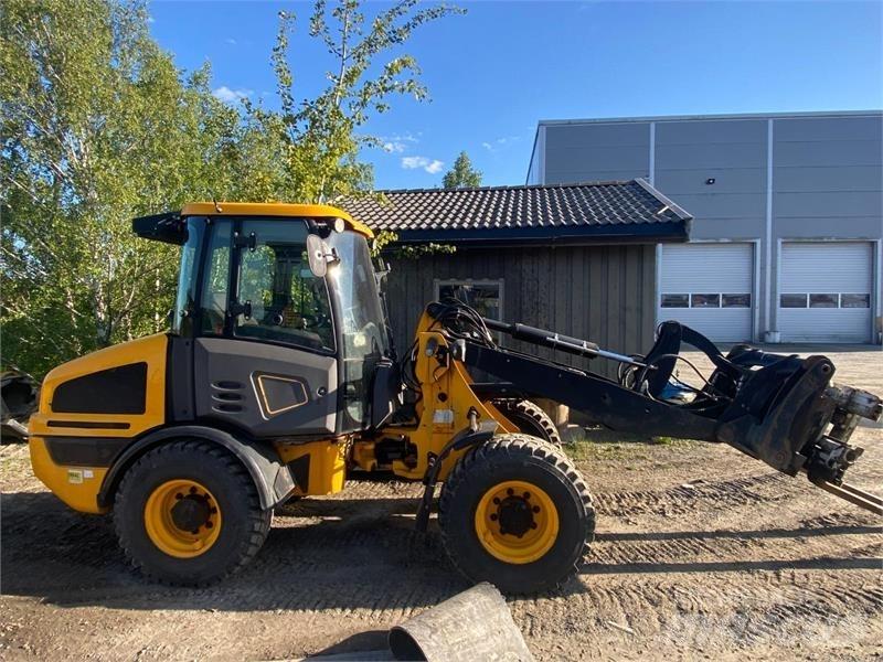 JCB 407 Incarcator pe pneuri