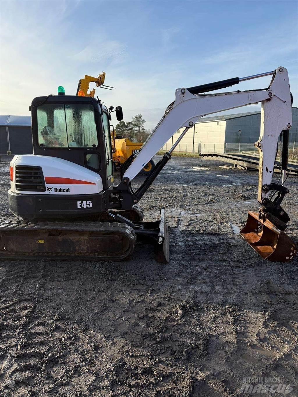 Bobcat E45 Excavatoare pe șenile
