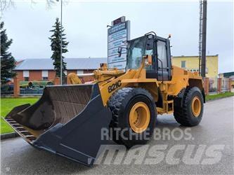 CASE 821C Incarcator pe pneuri