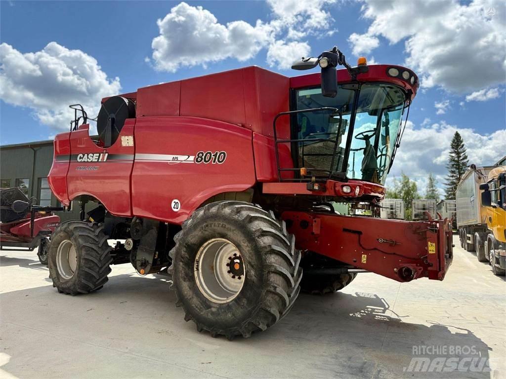 Case IH 8010 Combine de secerat