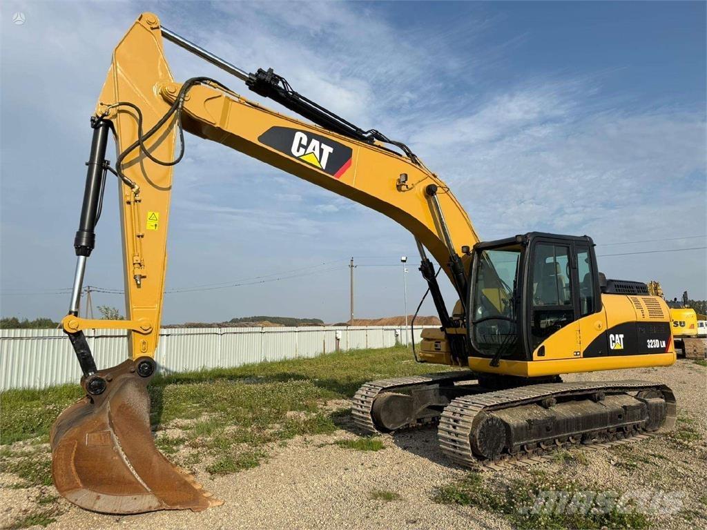 CAT 323 D Excavatoare pe șenile
