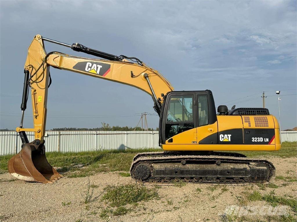 CAT 323 D Excavatoare pe șenile
