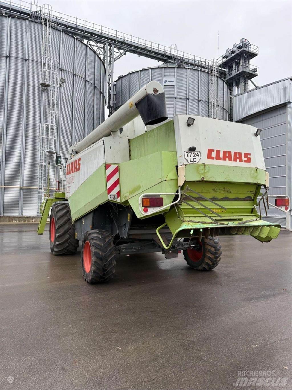 CLAAS LEXION 460 Combine de secerat