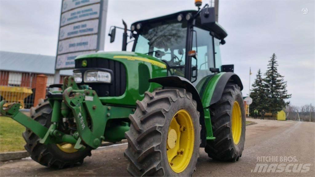 John Deere 5820 Tractoare