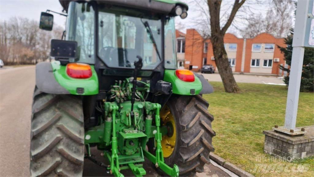John Deere 5820 Tractoare