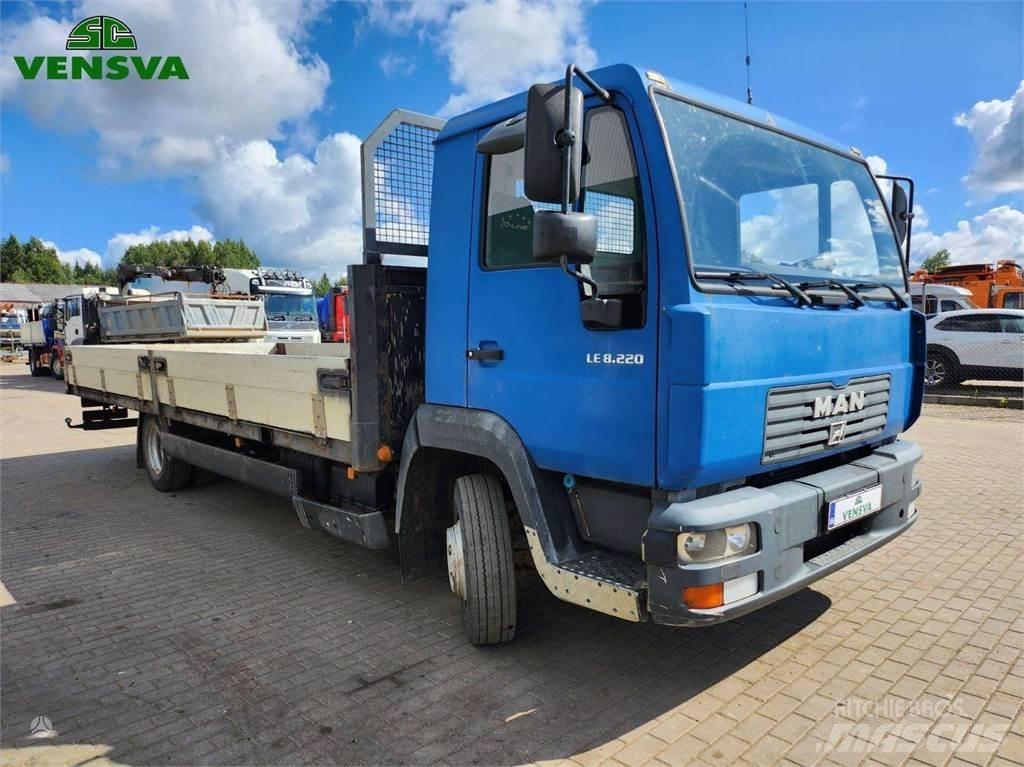 MAN LE 8.220 Camioane platforma/prelata