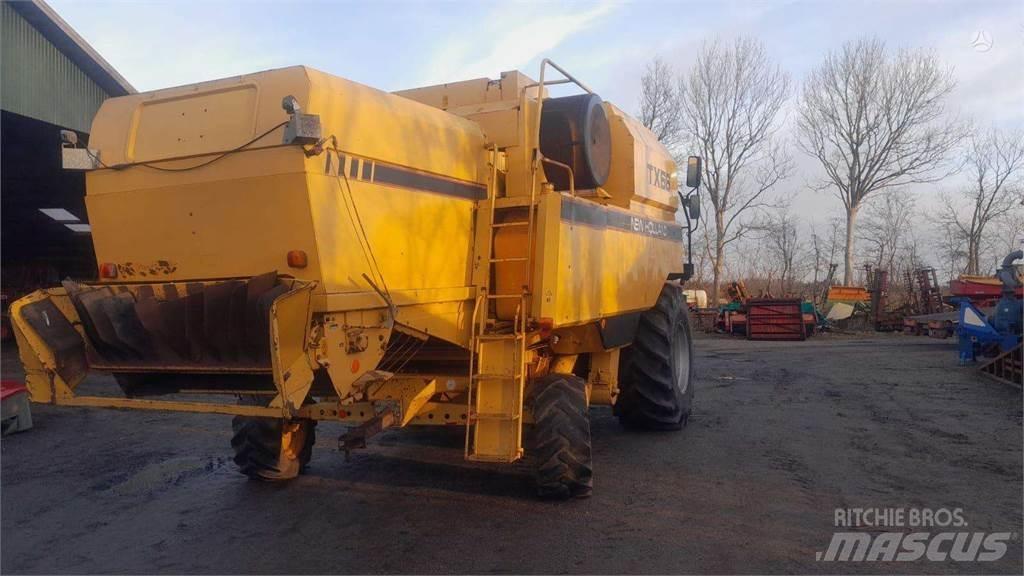 New Holland TX 66 Combine de secerat