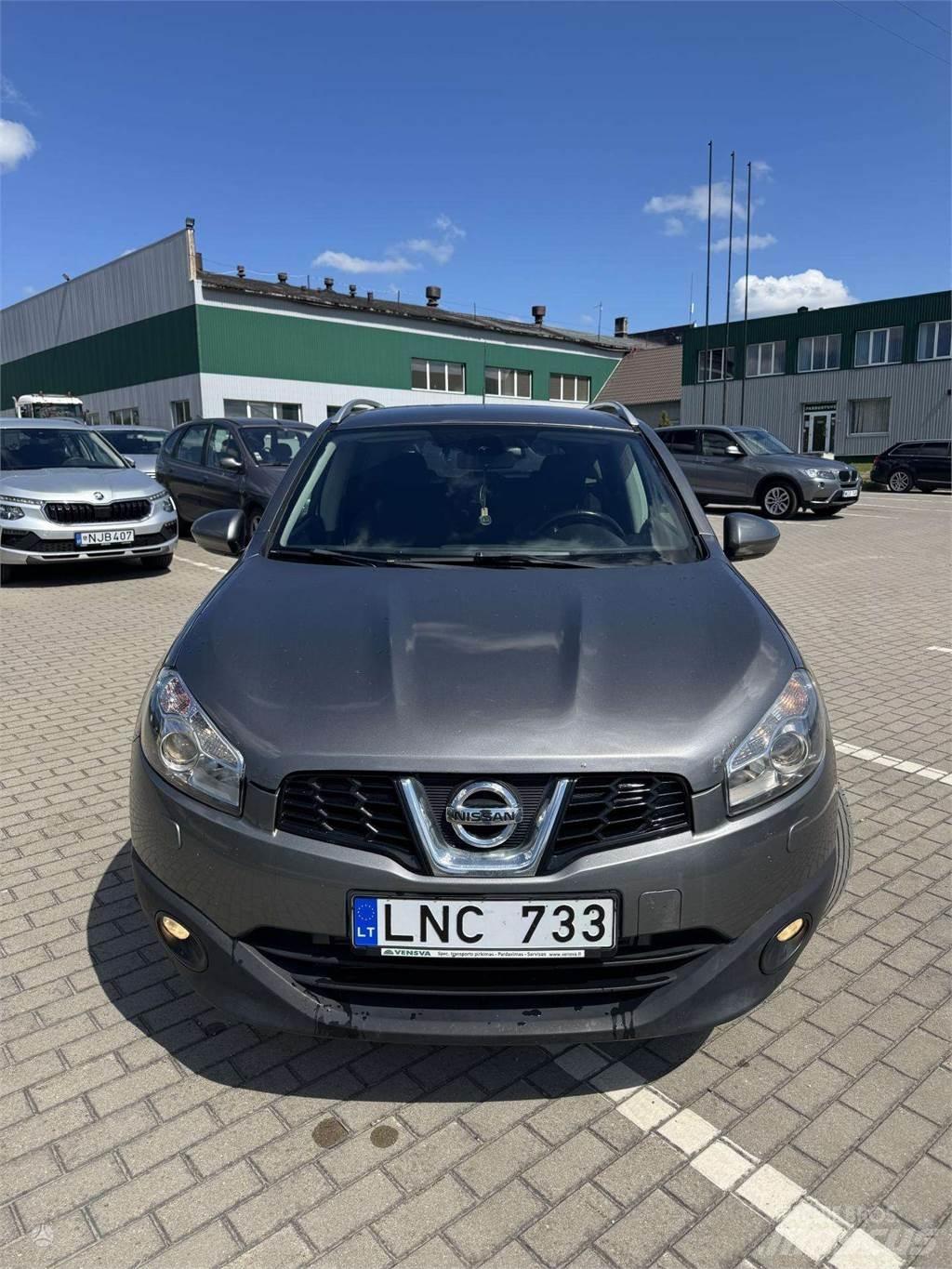 Nissan  Masini