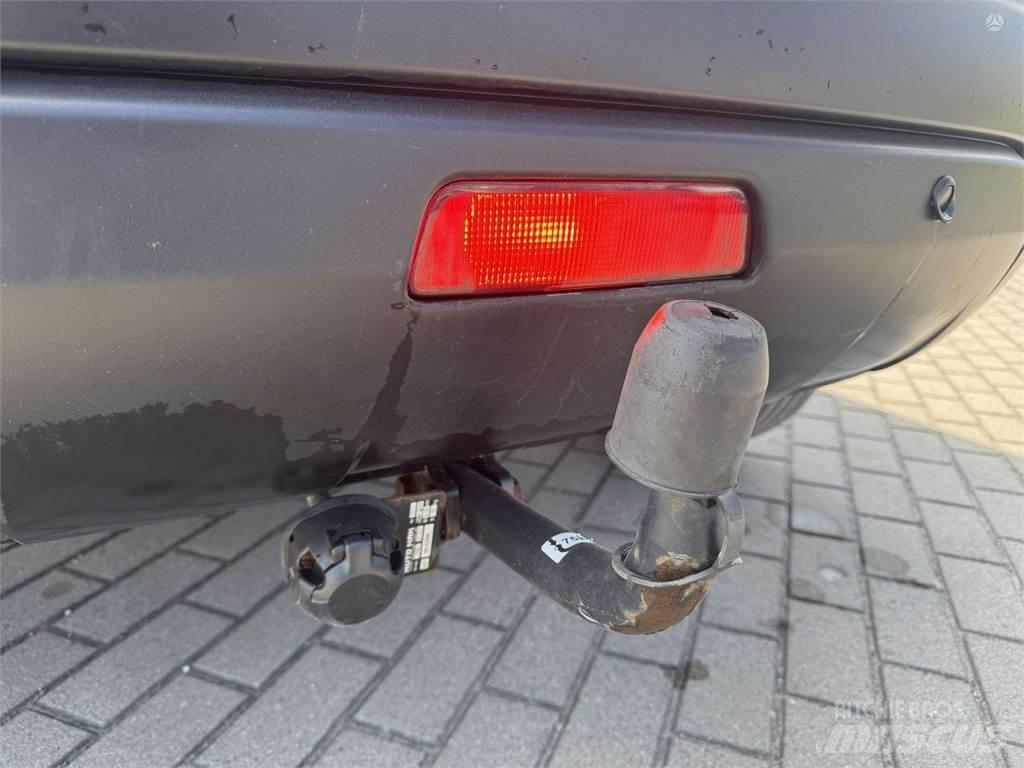 Nissan  Masini
