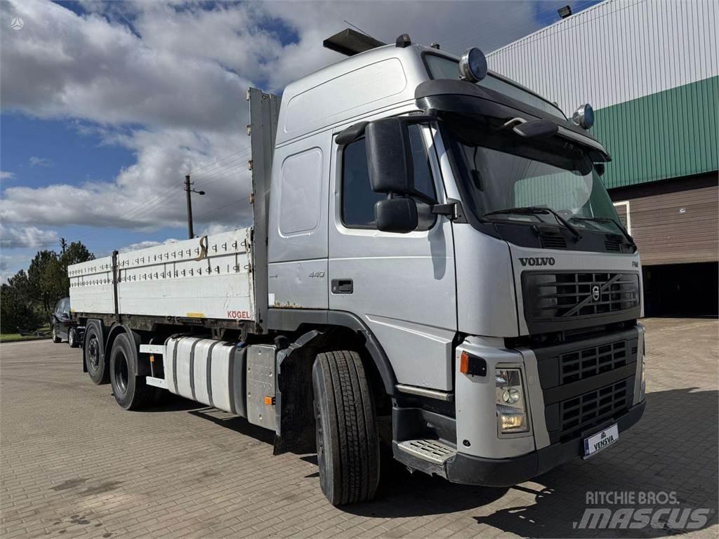 Volvo FM 440 6x2 Camioane platforma/prelata