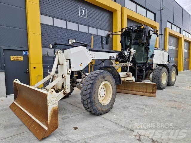 CAT 120AWD Gredere
