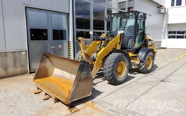 CAT 908M Incarcator pe pneuri