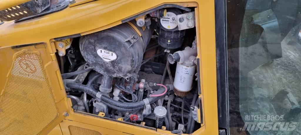 Komatsu D 61 PXI-24 Buldozere pe senile