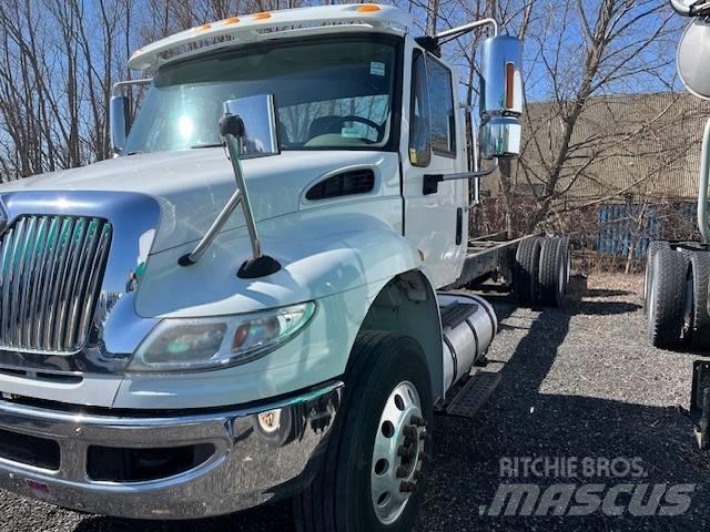 International 4400 Camioane platforma/prelata