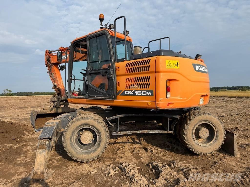 Doosan DX 160 W-3 Excavatoare cu roti