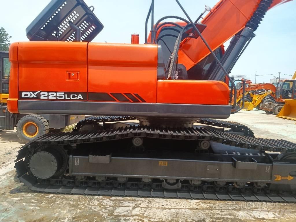 Doosan DX 225 Excavatoare pe șenile
