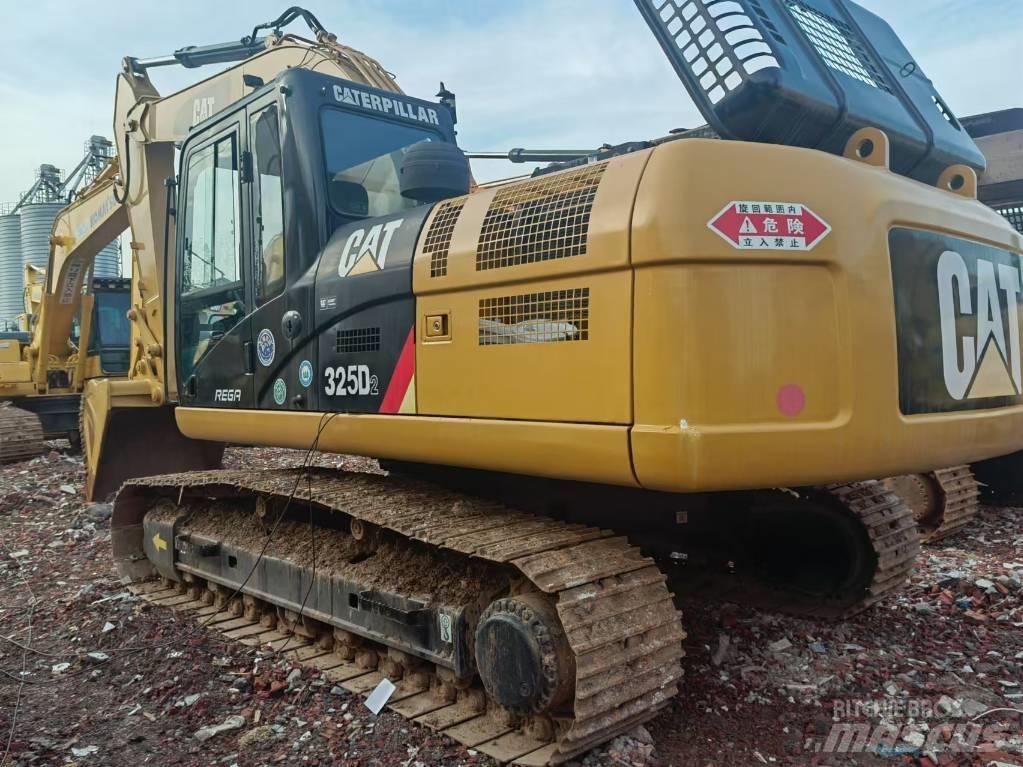 CAT 325 D2 Excavatoare pe șenile

