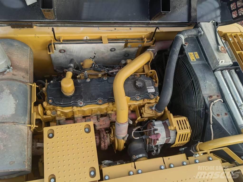 CAT 325 D2 Excavatoare pe șenile
