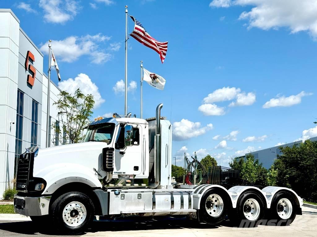 Mack Titan TD 713 Autotractoare