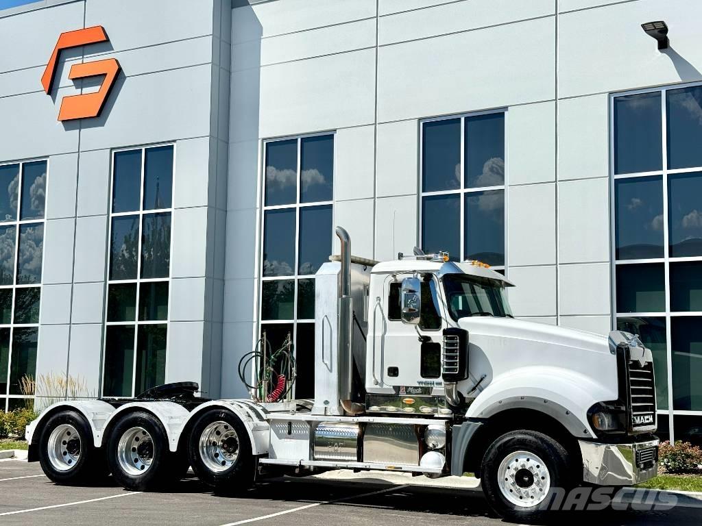 Mack Titan TD 713 Autotractoare
